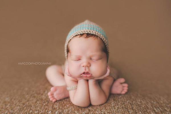 Newborn Photography Course by Amy Cook Photography + Videos!