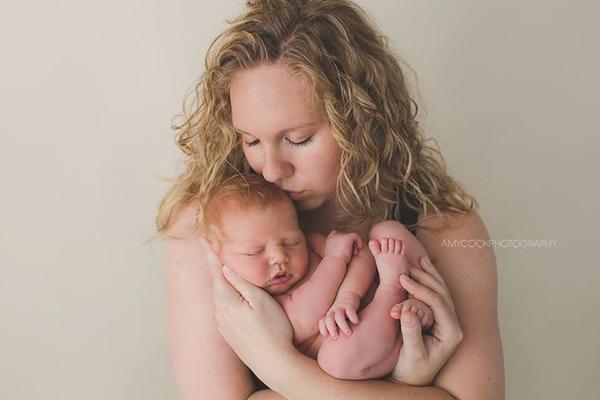 Newborn Photography Course by Amy Cook Photography + Videos!