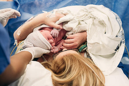 BIRTH PHOTOGRAPHY AND FRESH 48 WORKSHOP BY CELEBRITY BIRTH PHOTOGRAPHER HEATHER MOHR.